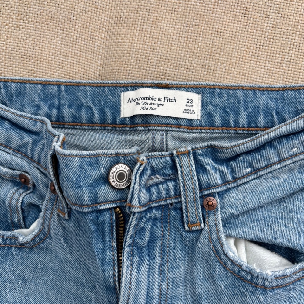Abercrombie & Fitch Mid Rise 90s Straight Jeans Medium Wash - Size 23 Short - Picture 2 of 4